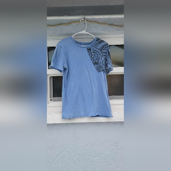 Maori Hook Tee - Picture 1 of 3